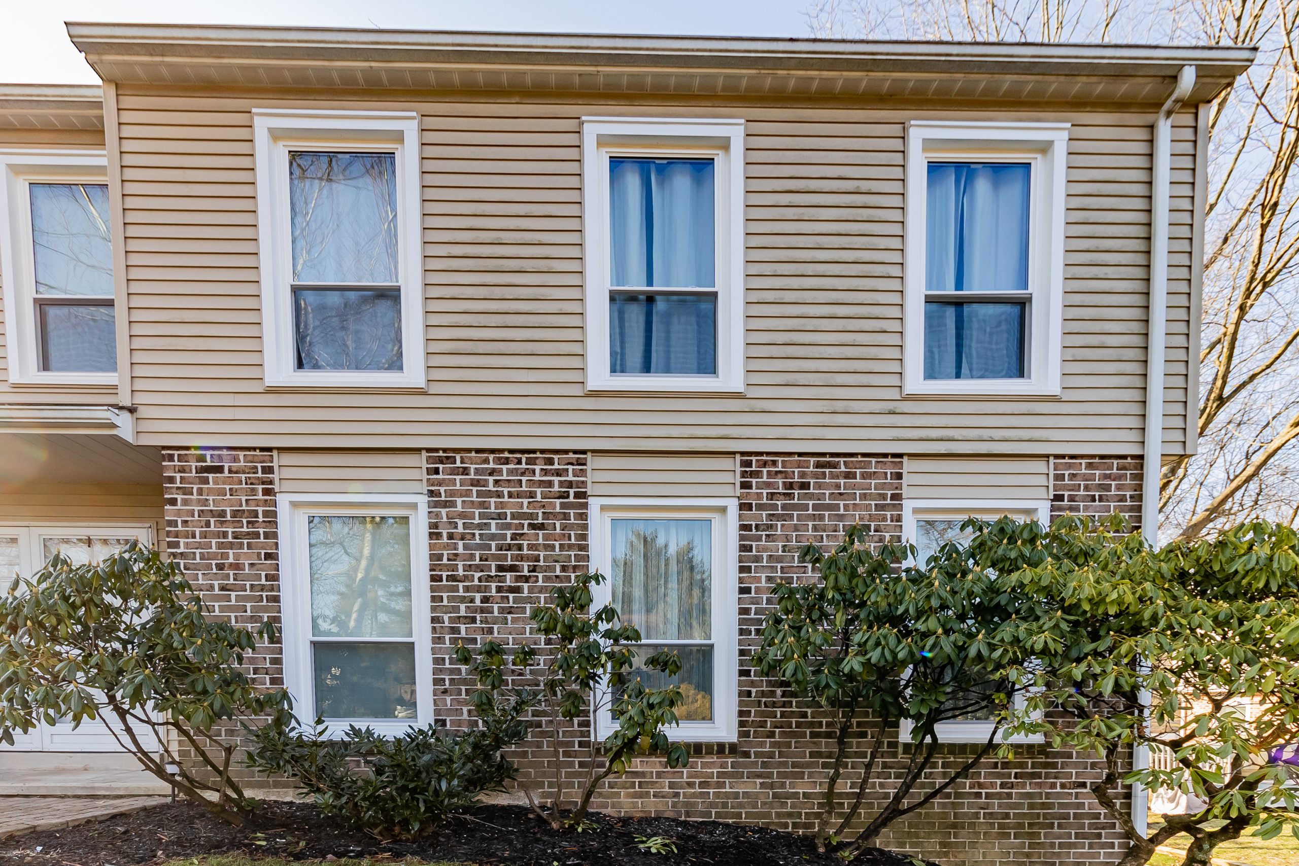 Single Window Replacement vs Full House Window Replacement by American Remodeling